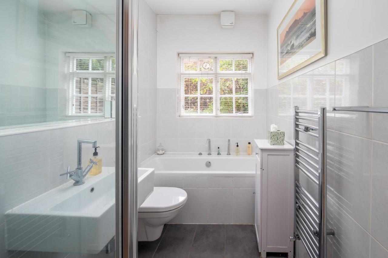 Charming 2Br Flat With Patio In Hammersmith London Bagian luar foto